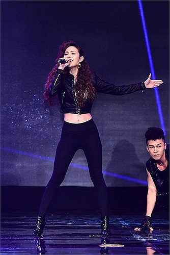 Minh Hằng đang ngày một hot hơn trên các sân khấu ca nhạc.