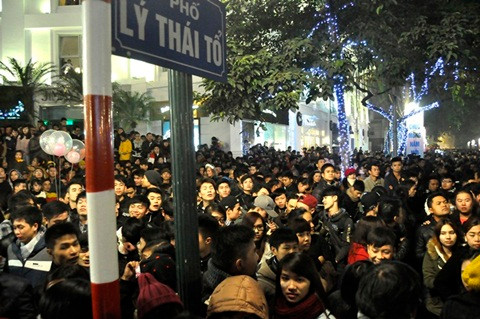 Triệu người đổ ra đường đón năm mới 2014