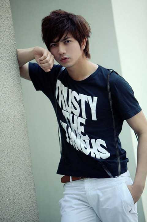 Ca sĩ Tim tự hào mình là ông bố đảm đang