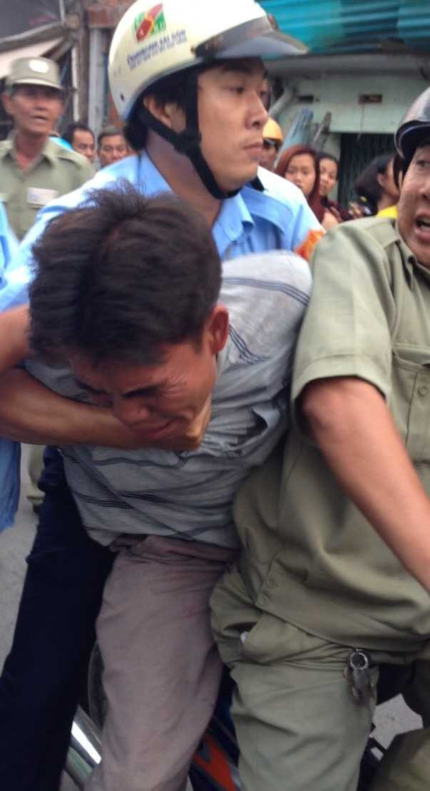 Cán bộ phường đánh dân dã man: Đâu là sự thật?