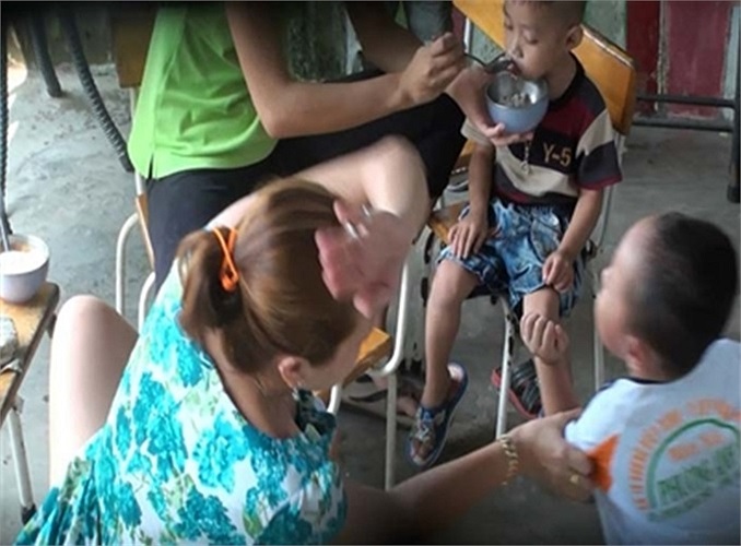 Gần đây, dư luận Việt Nam rúng động vì clip ghi lại cảnh bảo mẫu ở Trường Mầm non tư thục Phương Anh (18 đường Hiệp Bình, P.Hiệp Bình Phước, Q.Thủ Đức, TP.HCM) bạo hành trẻ em dã man