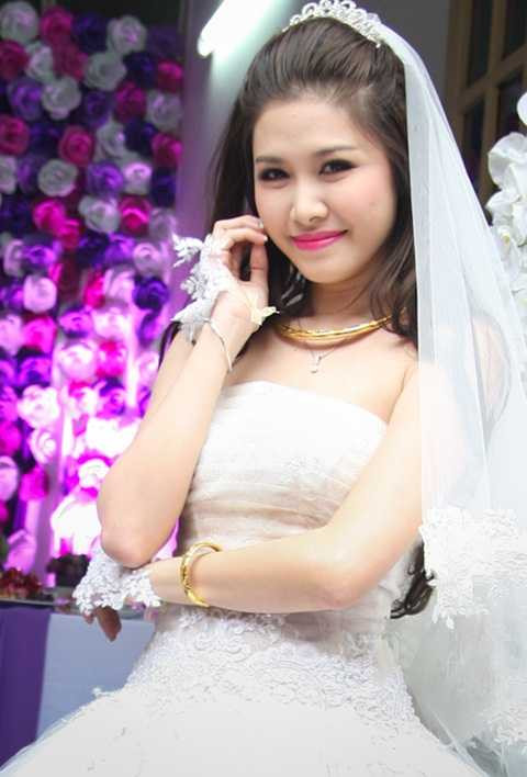 váy cưới vợ Đăng Khôi