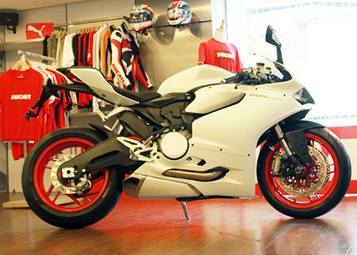 Mẫu xe 899 Panigale thừa hưởng nhiều thiết kế, công nghệ từ đàn anh 1199 Panigale nhưng nhà sản xuất vẫn tạo ra nhiều khác biệt. 
