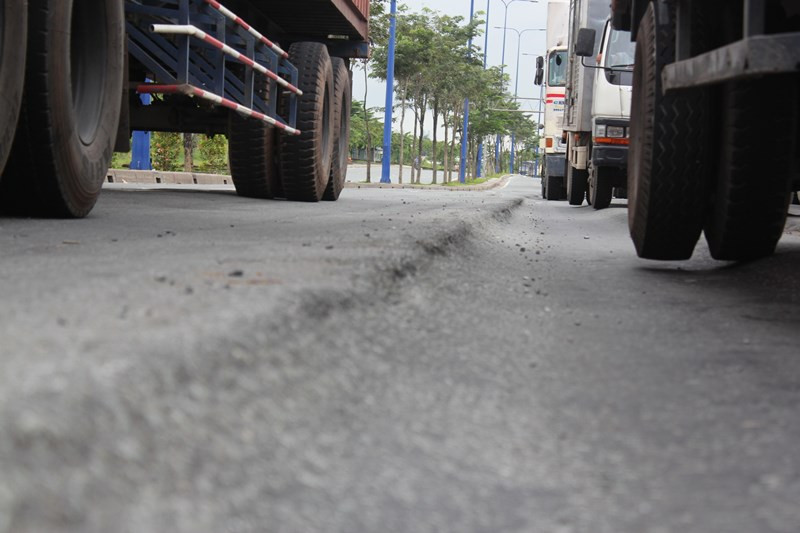 Cận cảnh đường 10.000 tỷ sụt lún nghiêm trọng