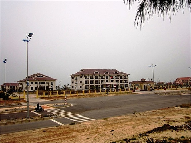 Trụ sở các cơ quan chức năng trên tuyến đường đẹp nhất Quảng Bình.