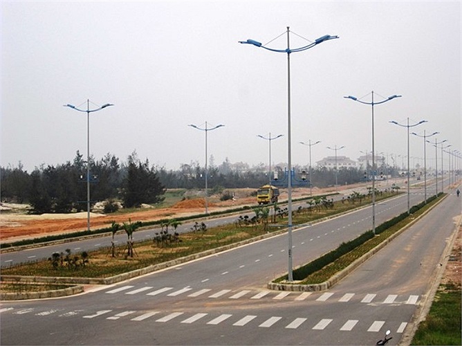 Đường cách bờ biển 100m, sẽ góp phần làm phát triển TP.Đồng Hới về phía đông.