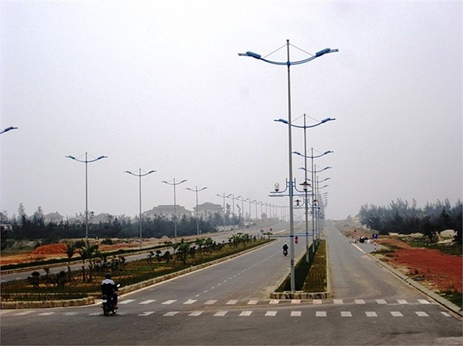 Theo đường Võ Nguyên Giáp cũng có thể về huyện Lệ Thủy, quê hương của Đại tướng. 