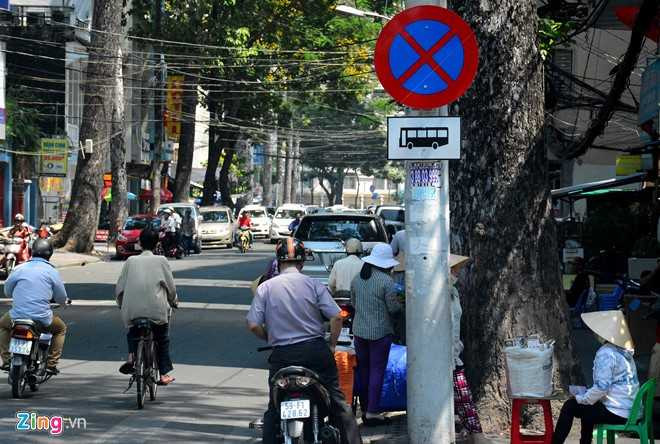 Cận cảnh nhà xe dùng 'chiêu' né lệnh cấm của Bí thư Đinh La Thăng