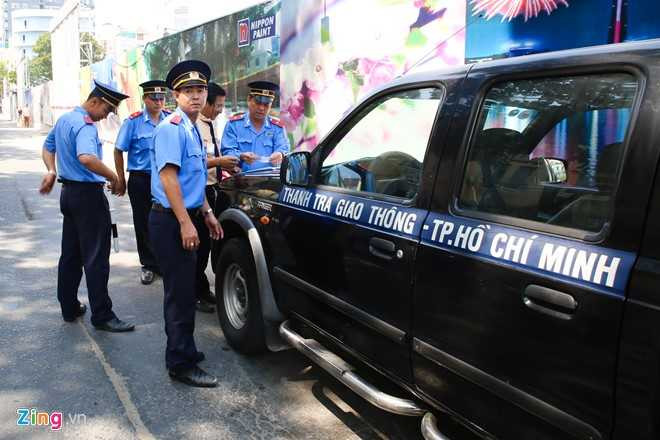 Cận cảnh nhà xe dùng 'chiêu' né lệnh cấm của Bí thư Đinh La Thăng