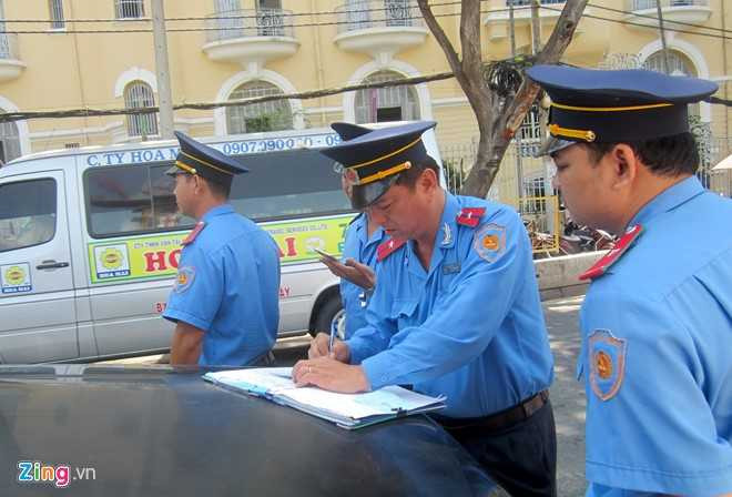 Cận cảnh nhà xe dùng 'chiêu' né lệnh cấm của Bí thư Đinh La Thăng