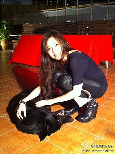 Cô trở thành tổng giám đốc tập đoàn Charmonde khi tuổi đời còn rất trẻ