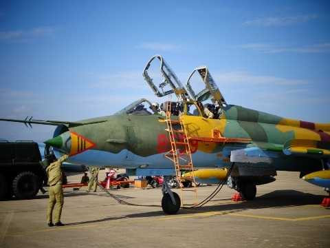 Nhân viên kỹ thuật kiểm tra tình trạng máy bay trước khi cất cánh. Việc kiểm tra theo quy trình rất nghiêm ngặt để đảm bảo an toàn bay