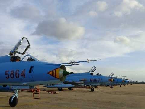 Những chiếc tiêm kích- bom Su-22 trong tình trạng sẵn sàng xuất kích.