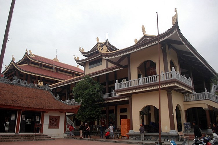 Hương đăng Thích Chánh Tịnh cho biết: 'Chủ trì Thiền viện Sùng Phúc đang công tác tại Ấn Độ. Lễ dâng hương Đại tướng sẽ được tổ chức tại Tổ Đường của Thiền viện'. 