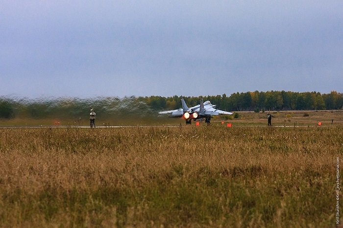 MiG-31BM có thể thực hiện nhiệm vụ chế áp hệ thống phòng không đối phương (SEAD) bằng tên lửa chống radar Kh-31P, Kh-58