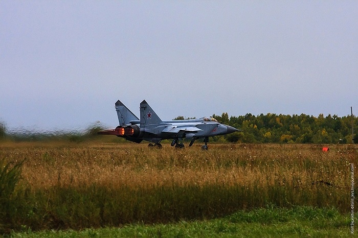 Chiến cơ này có thể hoạt động hoàn toàn độc lập mà không cần sự hỗ trợ của các hệ thống kiểm soát không gian trên mặt đất