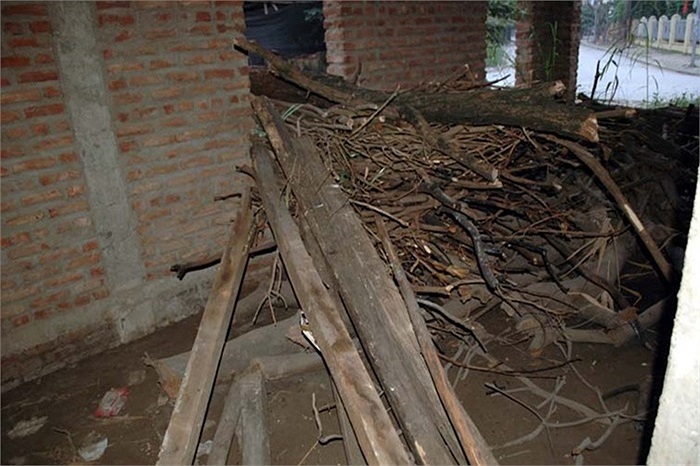 Biến thành kho để gỗ tạp.