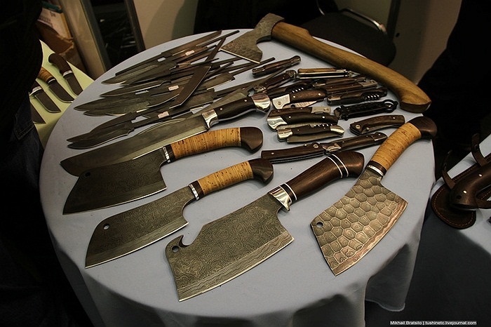 Ngoài ra còn có rìu, rựa và các dao thái, chặt