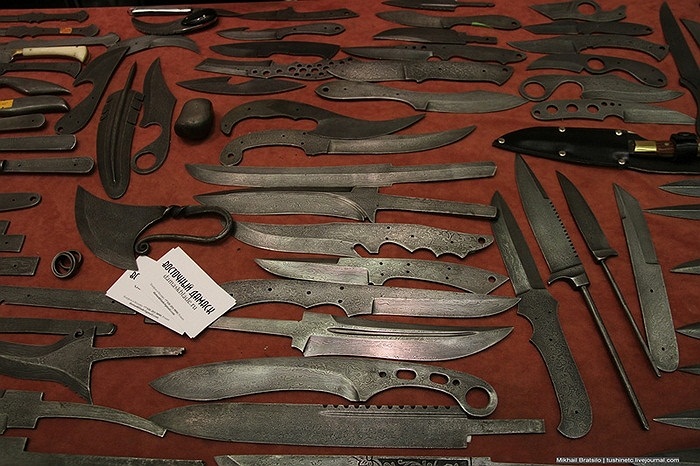 Thép có vân như gỗ, đặc trưng của loại thep Damacus huyền thoại