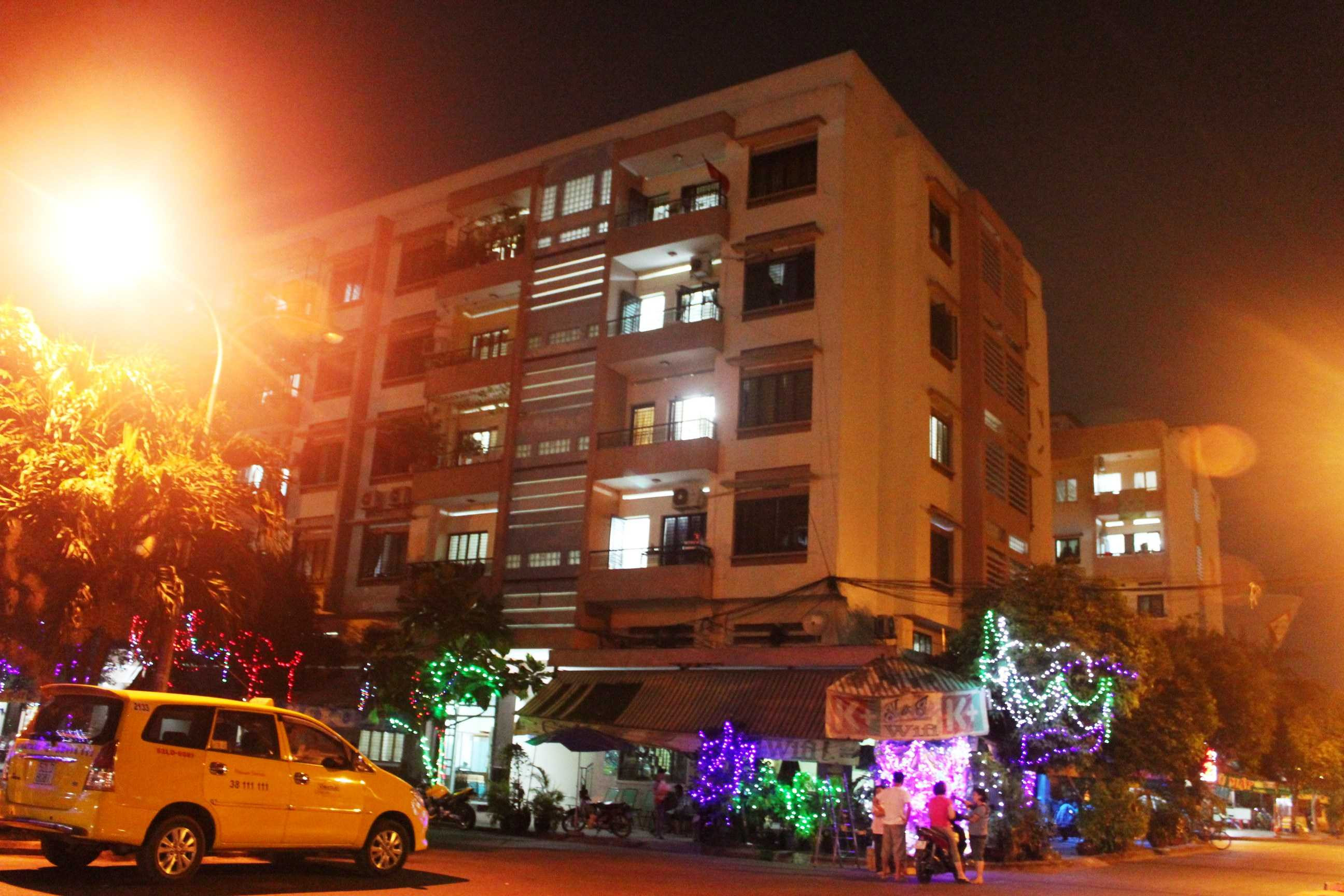 TP.HCM, Tây Thạnh, chung cư, Tân Phú, chồng chém vợ, con, khóc, tự sát, hàng xóm, bàng hoàng