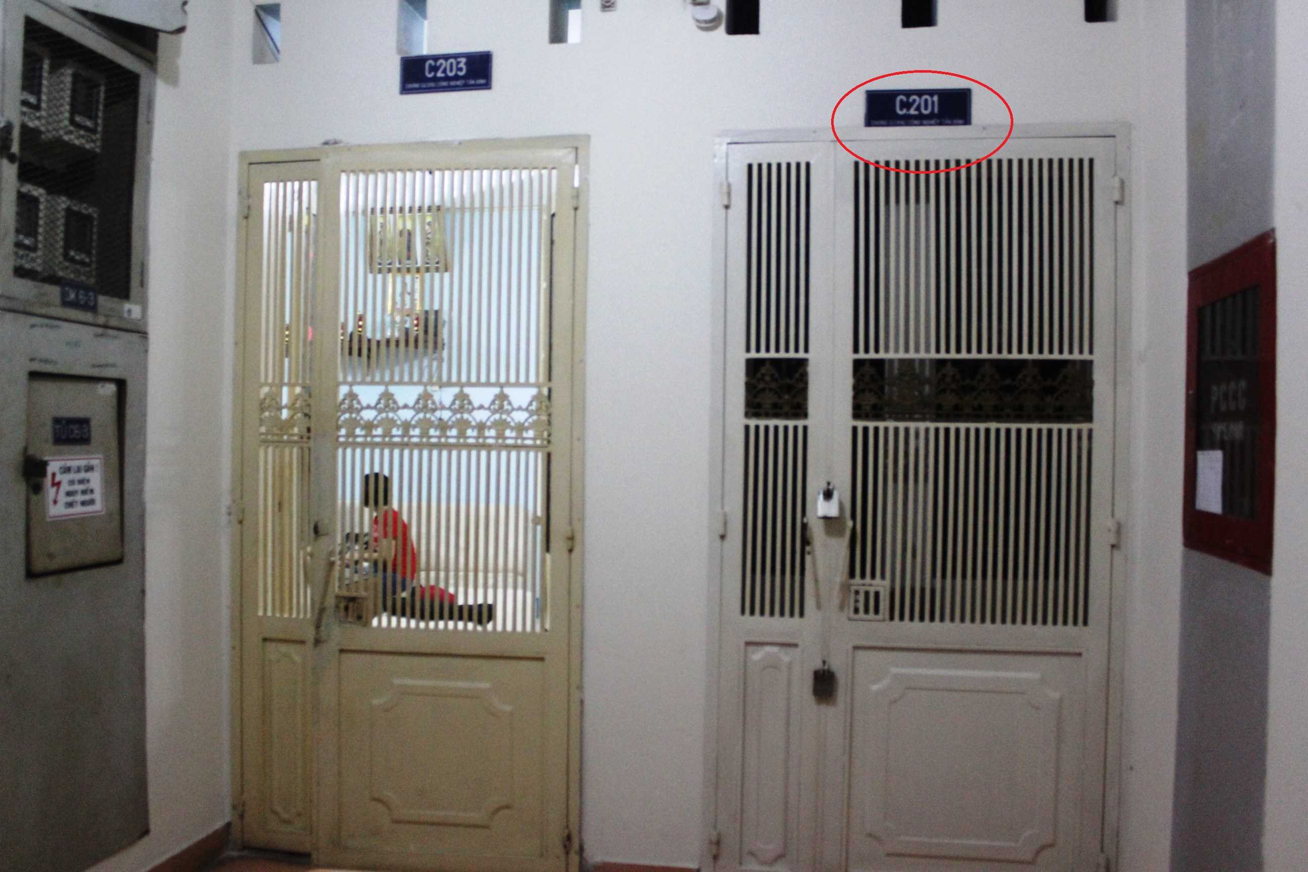 TP.HCM, Tây Thạnh, chung cư, Tân Phú, chồng chém vợ, con, khóc, tự sát, hàng xóm, bàng hoàng