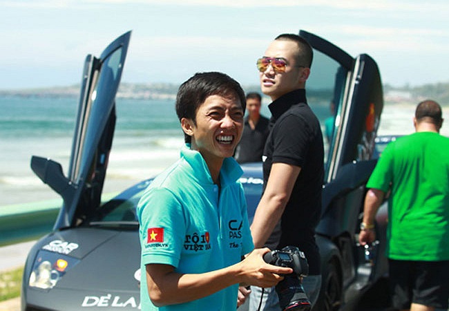 Quốc Cường Gia Lai (thường gọi là Cường Đô la), chồng của nữ ca sỹ Hồ Ngọc Hà, nổi tiếng là tay chơi siêu xe với bộ sưu tập xế 'khủng' đồ sộ. 