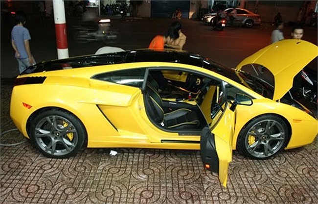 Xế 'khủng' của Quốc Cường sở hữu biển xe rất đẹp.