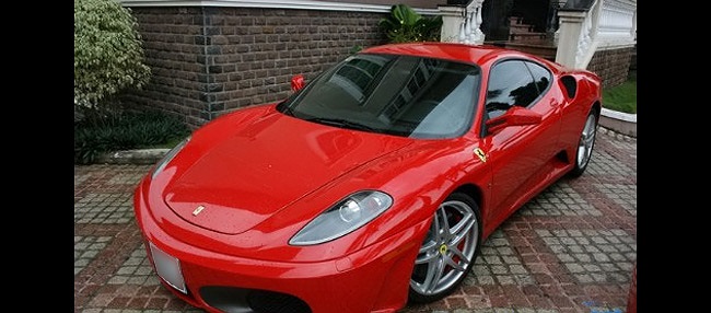 Cường Đô la khiến những tay chơi xe phải ghen tỵ vì những chiếc xế đẹp.