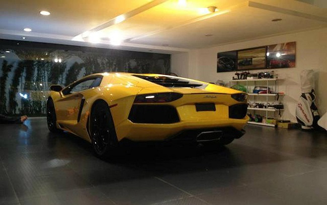 Mỗi khi hình ảnh siêu xe của gia đình Quốc Cường được đăng tải qua trang cá nhân, các cư dân mạng đều rất quan tâm. 