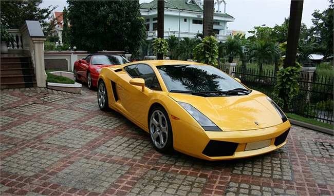 … trong đó phải kể đến các đời xe Lamborghini Gallardo SE, Ferrari 360 Spider, Ferrari F430 spider, Rolls Joyce Phantom cùng nhiều dòng xe cao cấp khác.