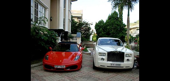 Những phụ kiện trong xe cũng được Cường đô la đầu tư hàng trăm nghìn đô. 