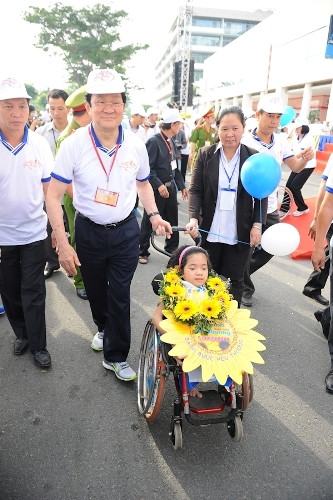 TP.HCM, Sài Gòn, đi bộ, Chủ tịch nước Trương Tấn Sang, sánh bước yêu thương, Phú Mỹ Hưng.