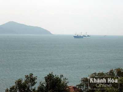 Chùm ảnh độc: Tàu ngầm Kilo Hà Nội vào vịnh Cam Ranh