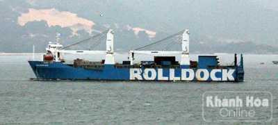 Chùm ảnh độc: Tàu ngầm Kilo Hà Nội vào vịnh Cam Ranh