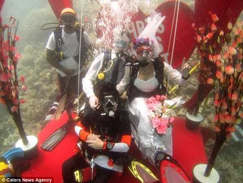 ảnh cưới dưới nước