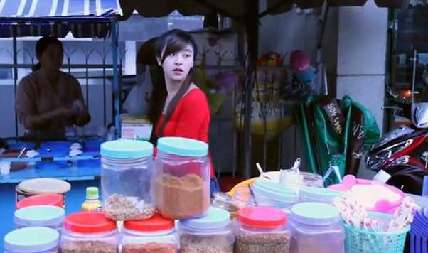 cô gái bánh tráng trộn đà lạt