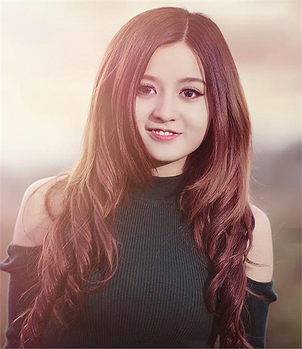 Thùy Vy sinh năm 1994 và là một trong những hot girl đình đám tại Gia Lai