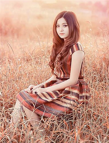 Cô gái này thường xuyên chụp hình cho các cửa hàng thời trang và áo cưới tại Gia Lai