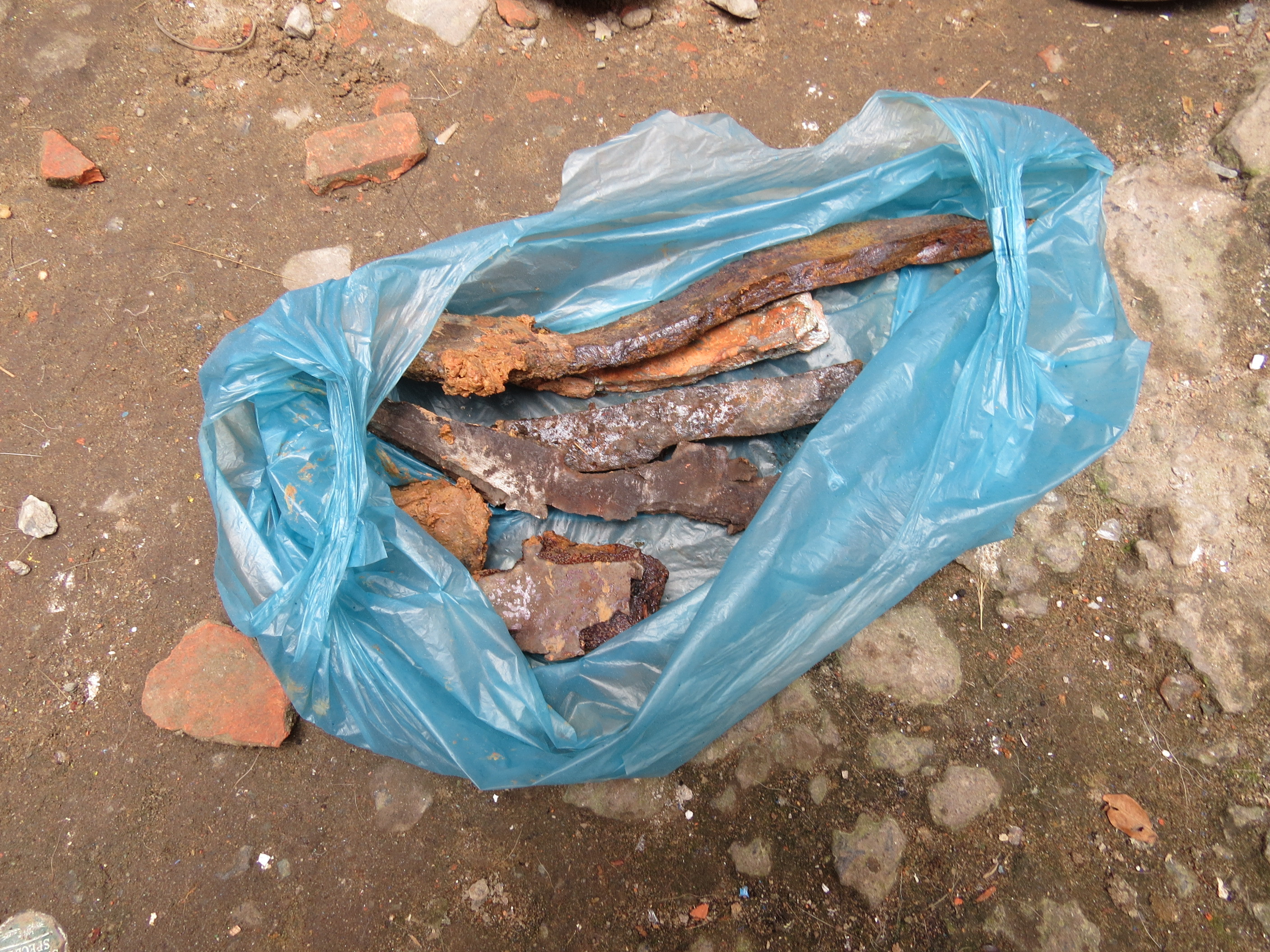 Bình Dương, đầu đạn, nổ, cưa, xưởng mộc, bệnh viện, mảnh đạn