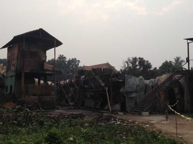 (VTC News) - Sáng nay, lực lượng tìm kiếm và người nhà đã tìm thấy xác cháu Nhi trong góc nhà ở tầng 2 khu lán trại công nhân.