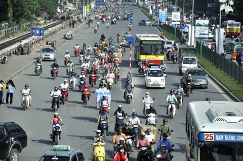 Giao thông Hà Nội vấn hỗn loạn dù có phân làn giao thông