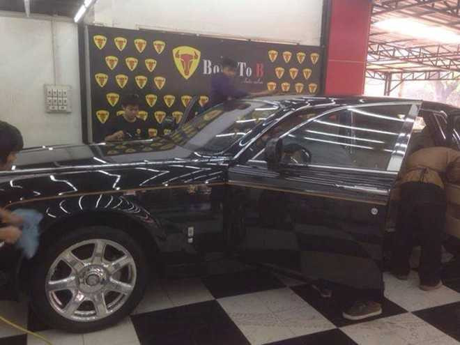 Rolls-Royce Phantom rồng của đại gia Hà Tĩnh xuất hiện trong một garage ở Lào. Ảnh: Born To B Car Care.