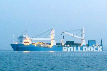 Tàu Rolldock lúc 6 giờ ngày 3/1