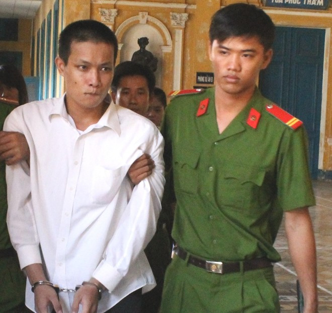  Phong lãnh án tử hình cho tội ác của mình gây ra.