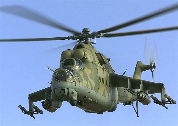 Máy bay được trang bị súng máy Yak-B cỡ 12.7mm; dàn súng máy GUV-8700 được kết hợp bởi các nòng súng 7.62mm, 12.7mm thậm chí 30mm; bệ phóng tên lửa UB-32, tên lửa S-24 đường kính 240mm; các tên lửa chống tăng AT-2B đầu cánh và cuối cùng là 1.5 tấn bom