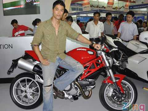 Johnny Trí Nguyễn