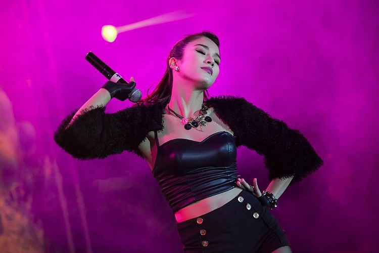 Xem thêm ảnh nóng bỏng của Diệp Lâm Anh: