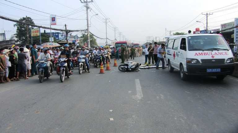 TP.HCM, QL 13, tai nạn, công an, xe khách, xe máy, tư vong