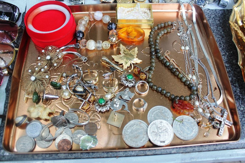 TP.HCM, chợ ve chai, đồ cổ, dân chơi, bày bán, cà phê Cao Minh, Băng Ky, Bình Thạnh