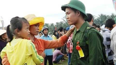 Trung tướng Trần Đình Nhã đặt vấn đề: Làm thế nào để tạo ra sự công bằng cho những người không phải bỏ xương máu với những người phải bỏ xương máu ra?. (Ảnh IT)